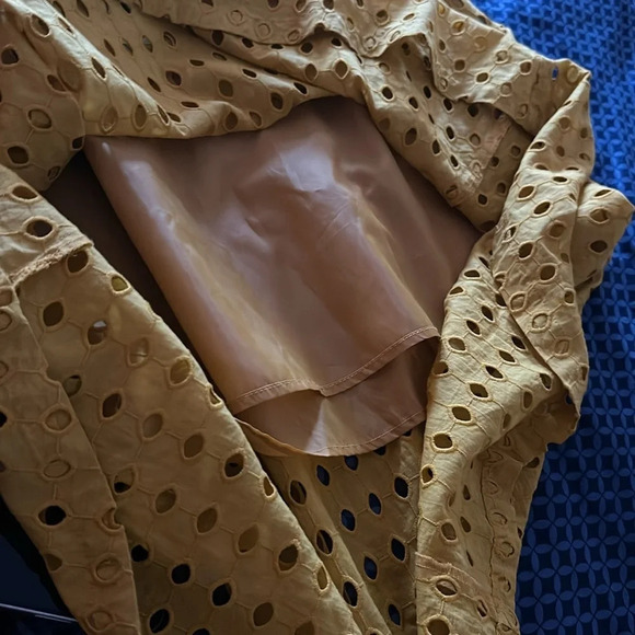H&M  Mustard Yellow Lace Textured lined Frenchy Skirt Sz 12 - Picture 7 of 13